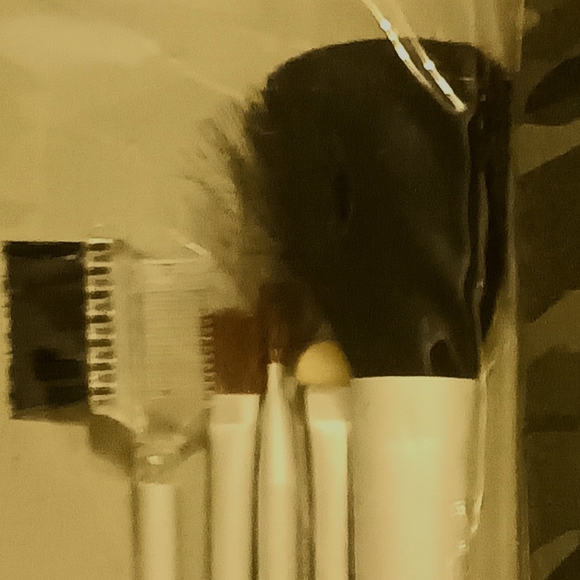 The Creme Shop Blusher Makeup Brush made of High Quality Goat Hair Five Brushes - Picture 5 of 6